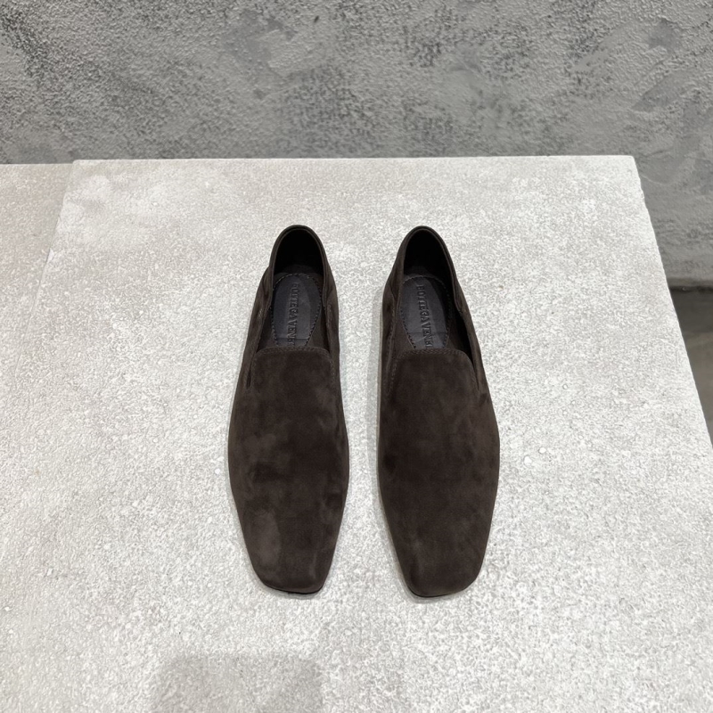 bo*te*ga Ve*ne*ta leather shoes